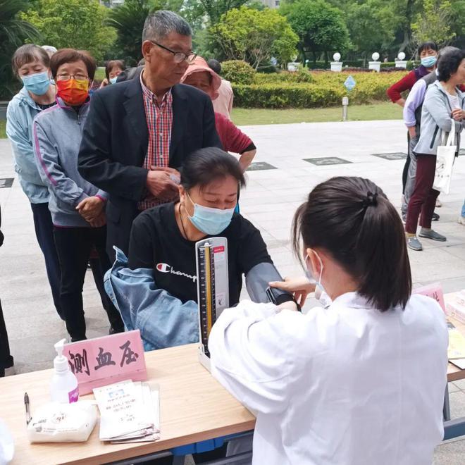 寶山社區便民服務暖人心 中醫問診、血壓測量與理發服務一站式體驗